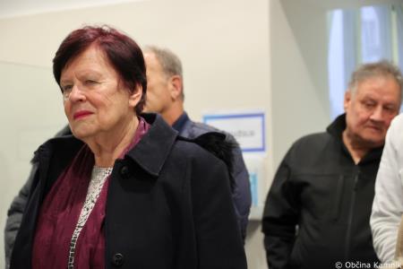 V prostorih občinske stavbe na ogled razstava literarnih in likovnih del na temo Častni občan Kamnika (38)